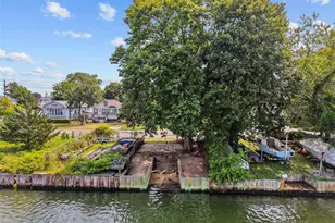 81 Wilson Ave, Amityville, NY 11701 - Photo 9