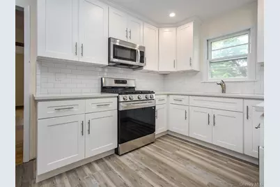 60 Smith Street, Glen Cove, NY 11542 - Photo 9
