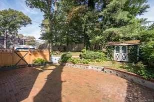208 Melville Rd, South Huntington, NY 11746 - Photo 21