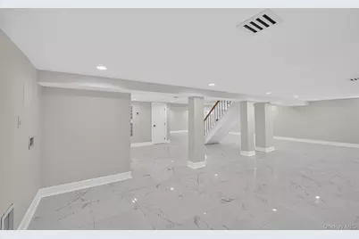 [Address not provided], Valley Stream, NY 11580 - Photo 43