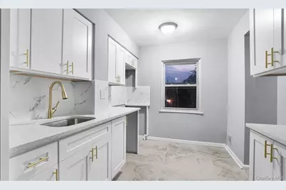 946 E 215th Street, Bronx, NY 10469 - Photo 11