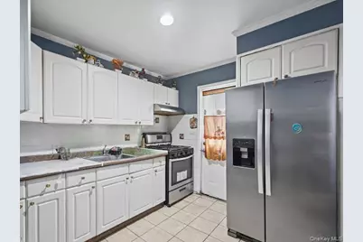 126 Claywood Drive, Brentwood, NY 11717 - Photo 7