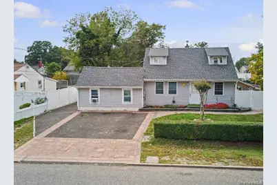 126 Claywood Drive, Brentwood, NY 11717 - Photo 3