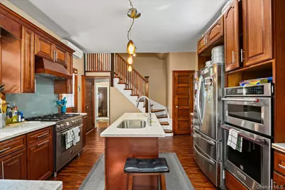 8273 Beverly Road, Kew Gardens, NY 11415 - Photo 21