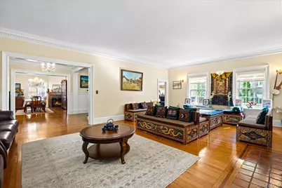 8273 Beverly Road, Kew Gardens, NY 11415 - Photo 11