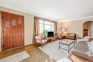 5 Everest Ct, Huntington Station, NY 11746 - Photo 7
