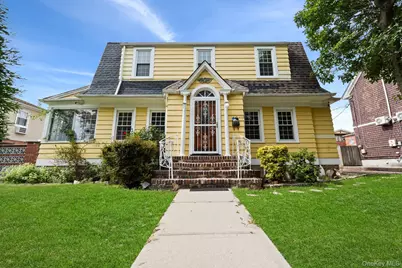 1240 Beech Court, College Point, NY 11356 - Photo 17
