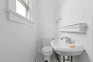 12-40 Beech Ct, College Point, NY 11356 - Photo 7