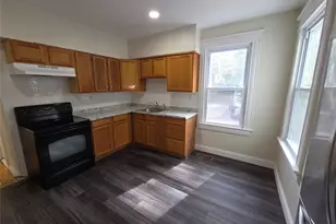 16 Gray St, Poughkeepsie, NY 12603 - Photo 5