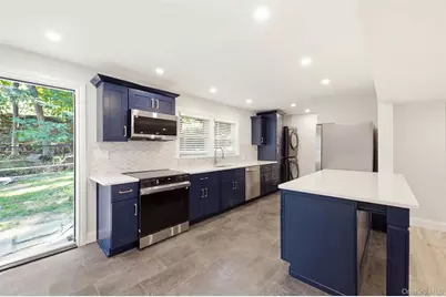 24 Flagpole Lane, East Setauket, NY 11733 - Photo 7