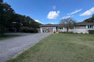 245 N Sunrise Service Rd, Manorville, NY 11949 - Photo 3