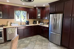 245 N Sunrise Service Rd, Manorville, NY 11949 - Photo 7