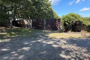 245 N Sunrise Service Rd, Manorville, NY 11949 - Photo 21