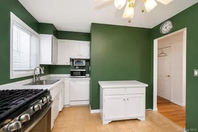 10 Hitchcock Avenue, New York, NY 10306 - Photo 15