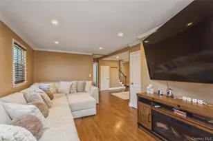 18 Juniper Pl, Huntington, NY 11743 - Photo 11