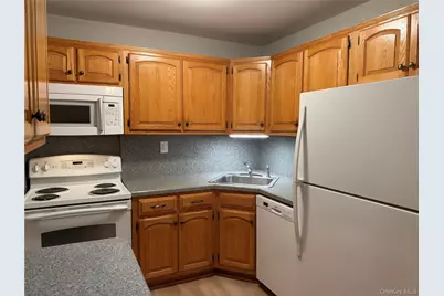 405 Woodbridge Drive #D, Ridge, NY 11961 - Photo 5