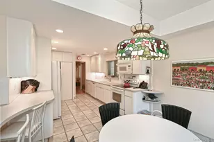 19 Frost Pond Dr, Roslyn, NY 11576 - Photo 9