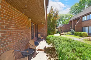 19 Frost Pond Dr, Roslyn, NY 11576 - Photo 5