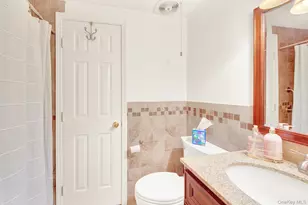 14 Campus Ln, Ronkonkoma, NY 11779 - Photo 11