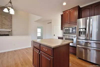615 Creekside Lane, Fishkill, NY 12524 - Photo 5