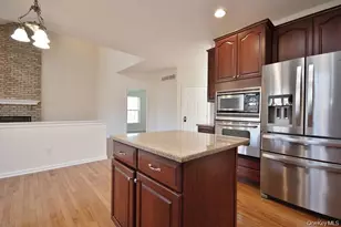615 Creekside Ln, Fishkill, NY 12524 - Photo 5