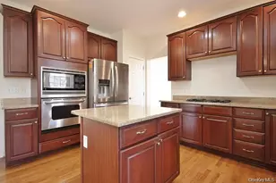 615 Creekside Ln, Fishkill, NY 12524 - Photo 7