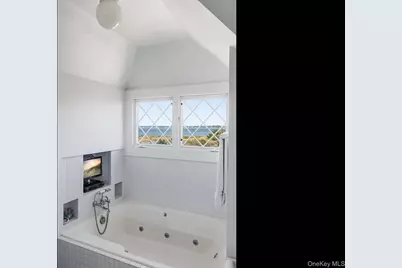2040 Meadow Lane, Southampton, NY 11968 - Photo 23