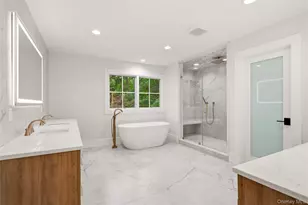 654A Caledonia Rd, Dix Hills, NY 11746 - Photo 15