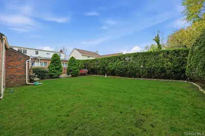 120 Bruce Terrace, Mineola, NY 11501 - Photo 35