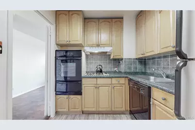 6120 Grand Central Parkway #A704, Forest Hills, NY 11375 - Photo 7