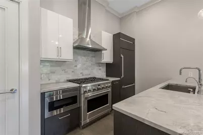 100 Garvies Point Road #1029, Glen Cove, NY 11542 - Photo 5