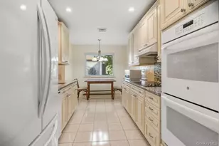 1406 Gotham Ct W, Saint James, NY 11780 - Photo 7