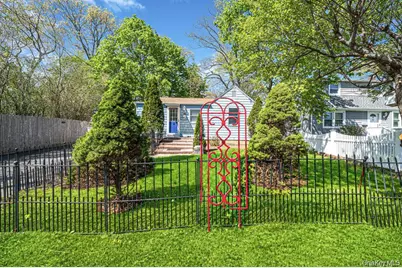 32 Dewey Street, Port Jefferson, NY 11776 - Photo 17