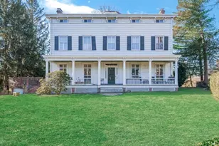 29 Center Dr, Douglaston, NY 11363 - Photo 1