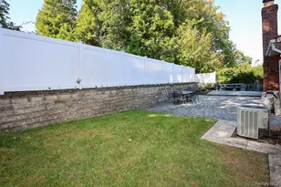 16 Carriage Rd, Great Neck, NY 11024 - Photo 31