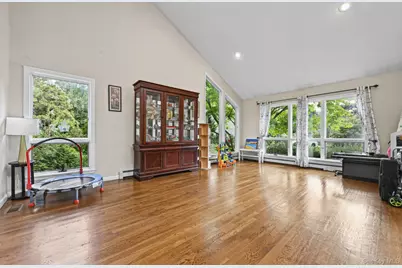 9 Ellen Court, Glen Cove, NY 11542 - Photo 5