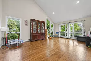 9 Ellen Ct, Glen Cove, NY 11542 - Photo 5
