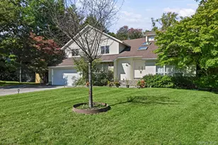 9 Ellen Ct, Glen Cove, NY 11542 - Photo 3