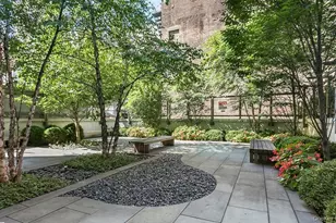 310 W 52nd St, New York, NY 10019 - Photo 9