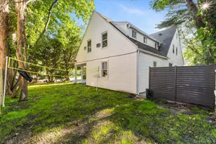 19 Gilchrest Rd, Great Neck, NY 11021 - Photo 25