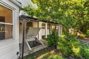 19 Gilchrest Rd, Great Neck, NY 11021 - Photo 29