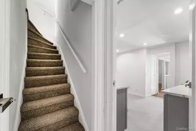 19 Gilchrest Road, Great Neck, NY 11021 - Photo 11