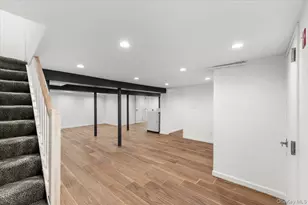 19 Gilchrest Rd, Great Neck, NY 11021 - Photo 21