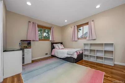 31 Sterling Lane, Smithtown, NY 11787 - Photo 15