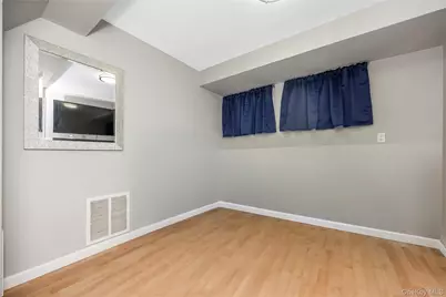 31 Sterling Lane, Smithtown, NY 11787 - Photo 19