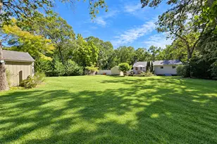 279 Hawkins Rd, Selden, NY 11784 - Photo 21
