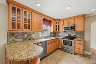 26 Custer Ave, Yonkers, NY 10701 - Photo 11