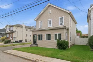 19 Railroad Ave, Amityville, NY 11701 - Photo 3