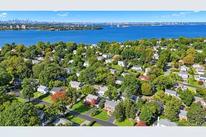 18 Pond Park Road, Great Neck, NY 11023 - Photo 33