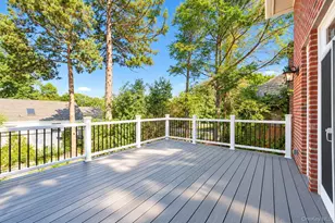 18 Pond Park Rd, Great Neck, NY 11023 - Photo 19